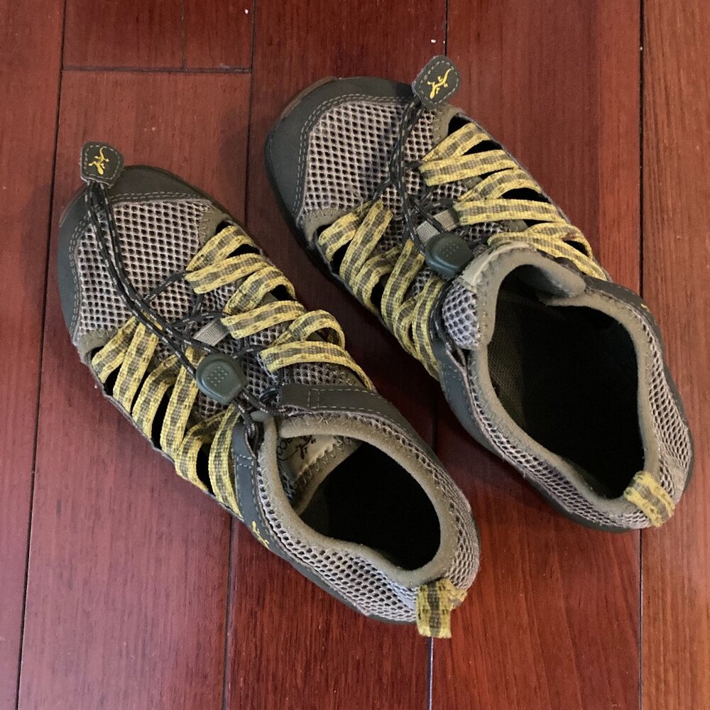 Boys Chaco sports water shoes Sz 1